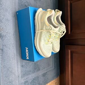 Stylish Kawana design women’s Hoka running sneaker design.